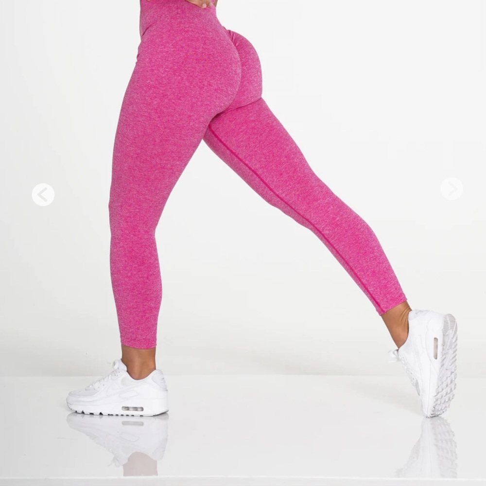 Brand new fuchsia scrunch NVGTN leggings